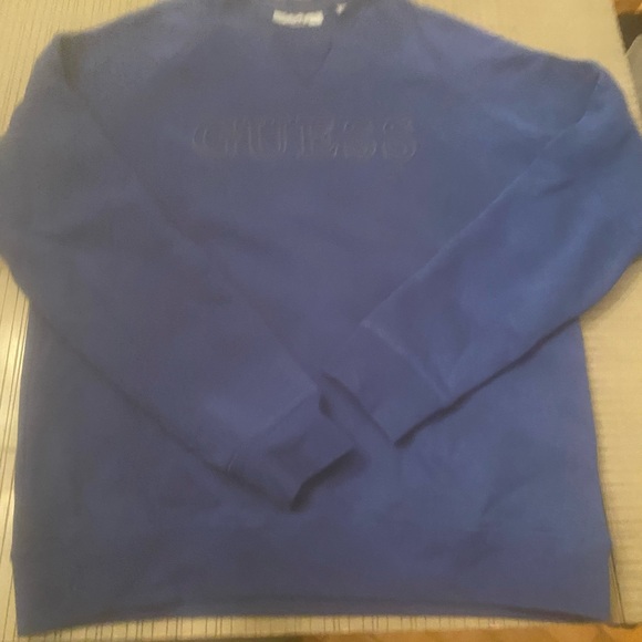 Woman’s Guess Sweater - Picture 2 of 2